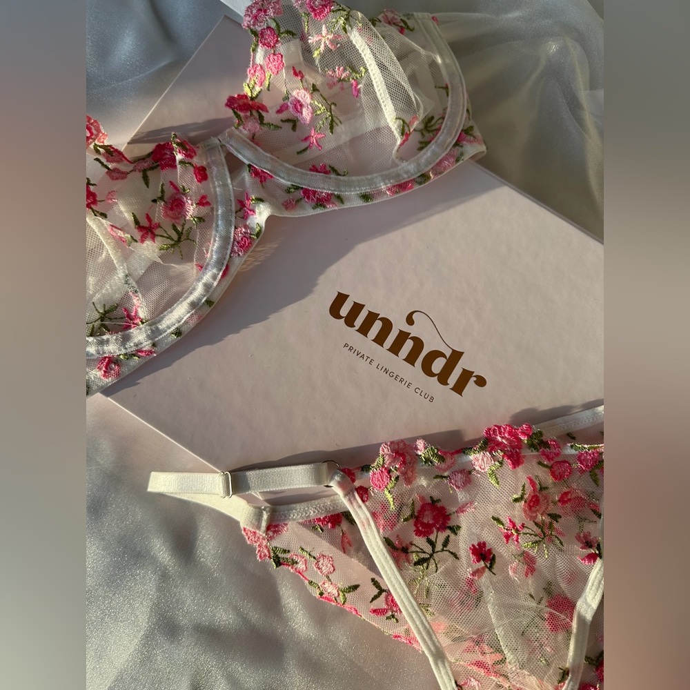 Ignite your Spark (Limited Edition) Lingerie Set - size Medium